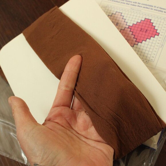 Vintage 1980s 1990s Pantyhose, New NOS Hanes Too, Control Top Sandalfoot Size AB - Picture 10 of 10